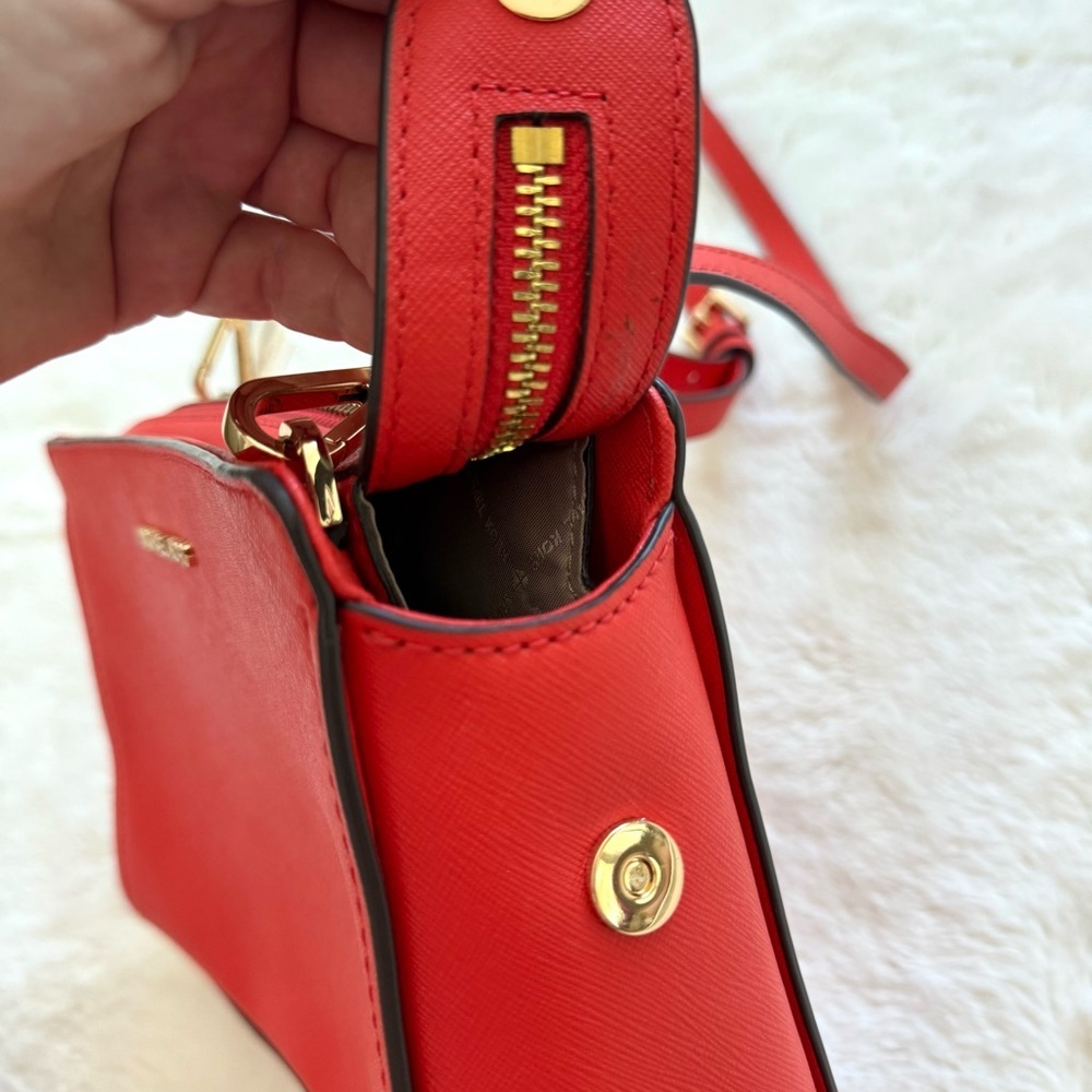 NWT!! Michael Kors crossbody women bag Retail 228$ - Picture 6 of 9